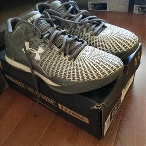 Under Armour UA Clutchfit Drive Low shoes